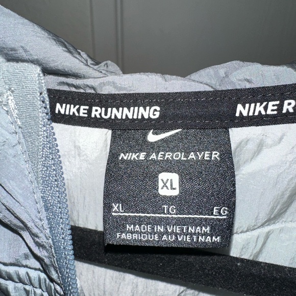 Nike AeroLayer Running Jacket - Picture 2 of 4
